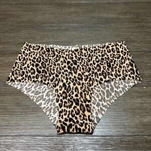 Victoria’s Secret High Leg Low Rise Cheeky No Show Seamless Panties Small NWT